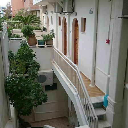 הרסוניסוס Lovely Holidays Hotel מראה חיצוני תמונה