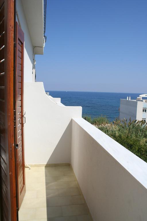 הרסוניסוס Lovely Holidays Hotel מראה חיצוני תמונה
