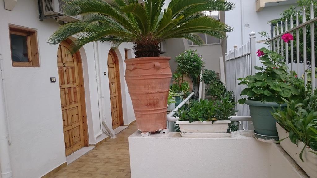 הרסוניסוס Lovely Holidays Hotel מראה חיצוני תמונה