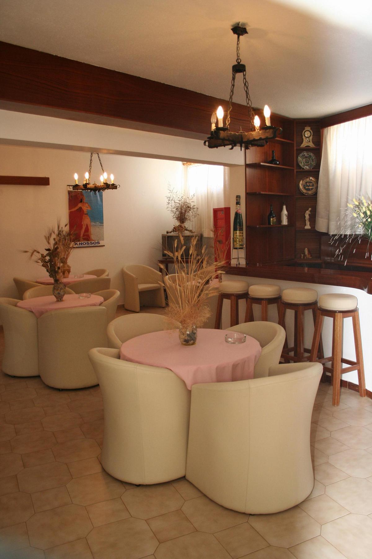 הרסוניסוס Lovely Holidays Hotel מראה חיצוני תמונה