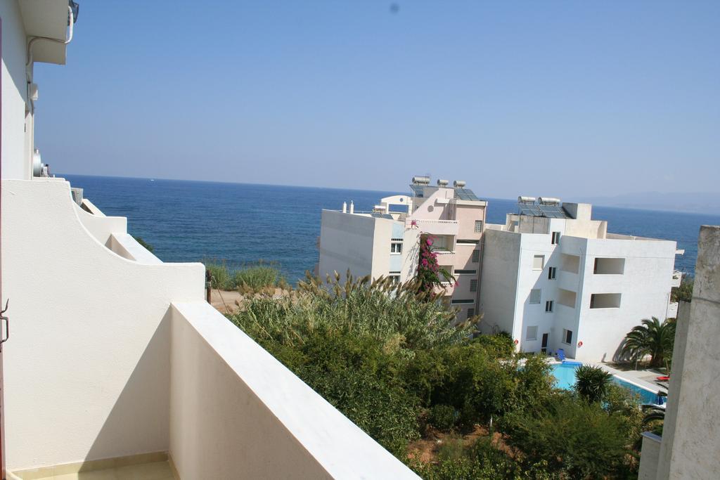 הרסוניסוס Lovely Holidays Hotel מראה חיצוני תמונה