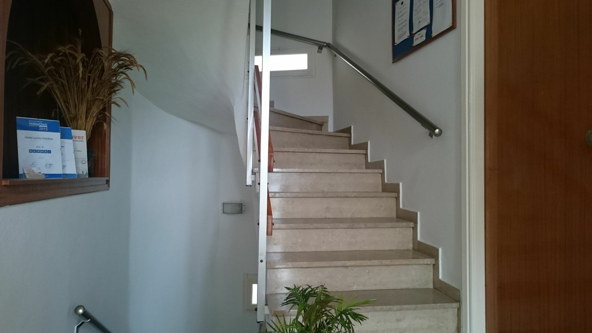 הרסוניסוס Lovely Holidays Hotel מראה חיצוני תמונה