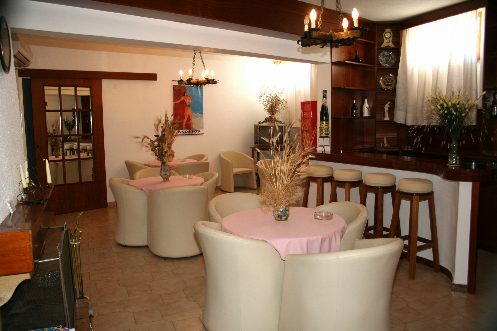 הרסוניסוס Lovely Holidays Hotel מראה חיצוני תמונה